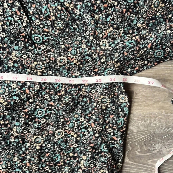 NEW Hatch the aster top in black garden floral - Picture 11 of 12